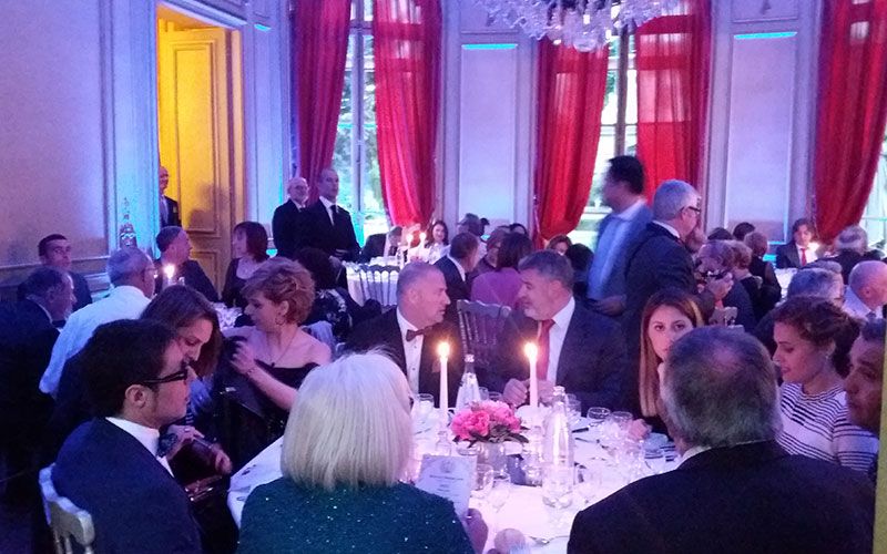 cena-tematica-empresa-paris-4