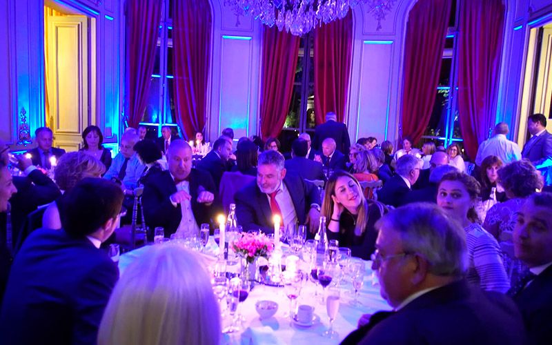 cena-tematica-empresa-paris